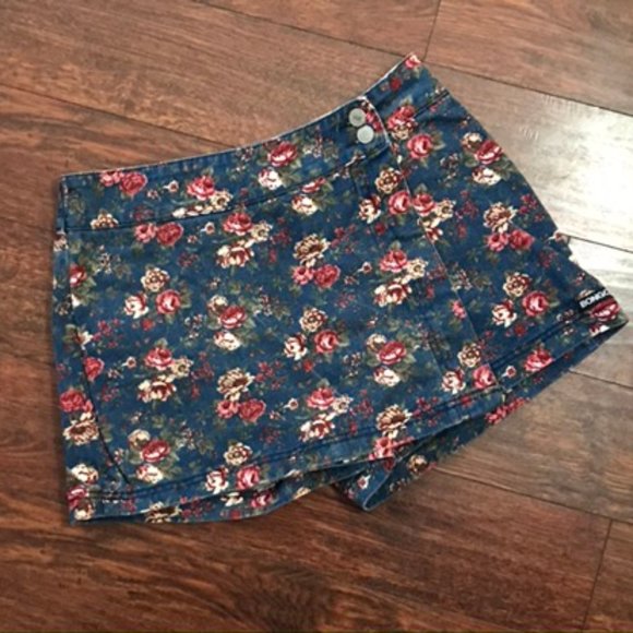 Vintage 90s Amazing Denim Floral Skort Asking $128 on FP app today🇬🇵 - Picture 1 of 9